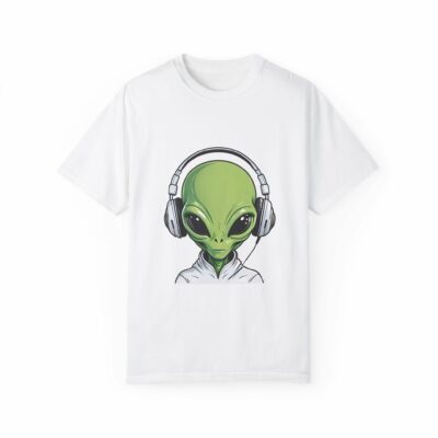 Alien Headphone Unisex T-Shirt - Perfect for Music Lovers and Sci-Fi Fans